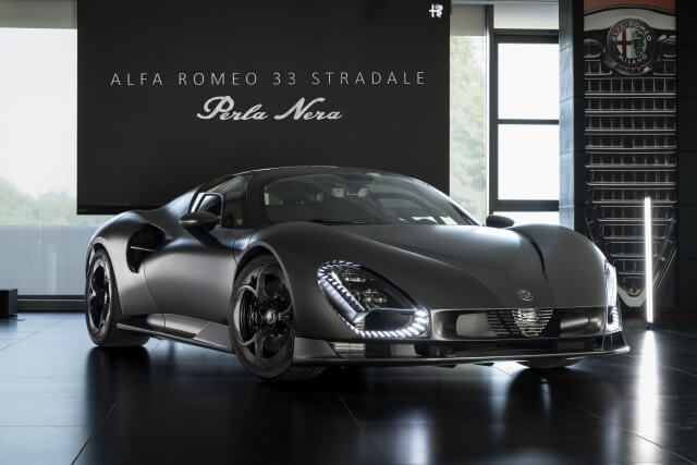 Alfa Romeo 33 Stradale „Perla Nera®“ im Alfa Romeo Museum enthüllt