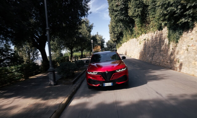 Alfa Romeo Tonale rot