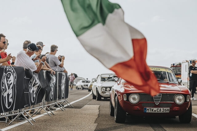 Alfa Romeo bei Pista & Piloti in Pferdsfeld: Innovative Sportlimousinen treffen ikonische Oldtimer