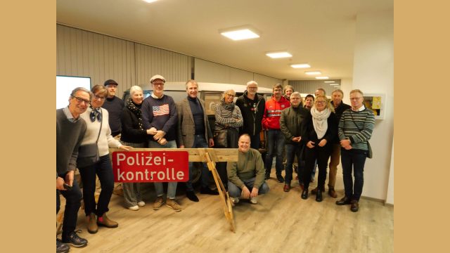 Regionaltreff Hannover Gruppenbild vor dem Blitzerbus