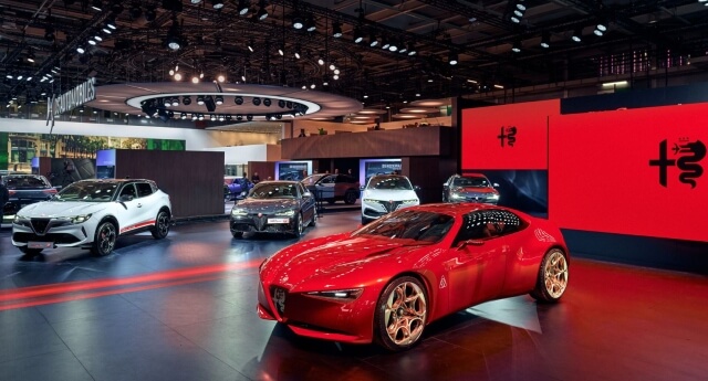 Alfa Romeo auf dem Pariser Autosalon: Spektakuläres Konzeptfahrzeug, einzigartiger Supersportwagen